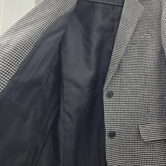 Uniqlo Women's Classic Houndstooth Blazer in Black and White - Picture 10 of 10